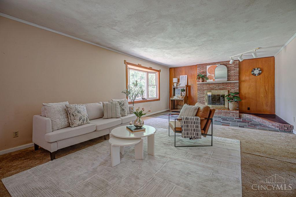 6109 Thompson Road