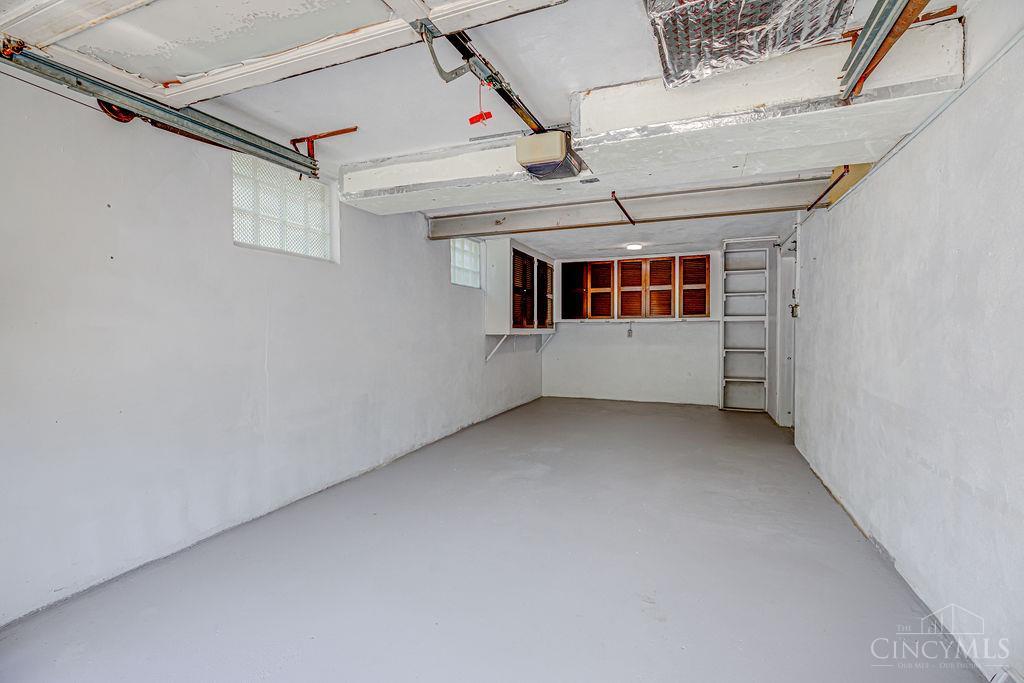 6109 Thompson Road