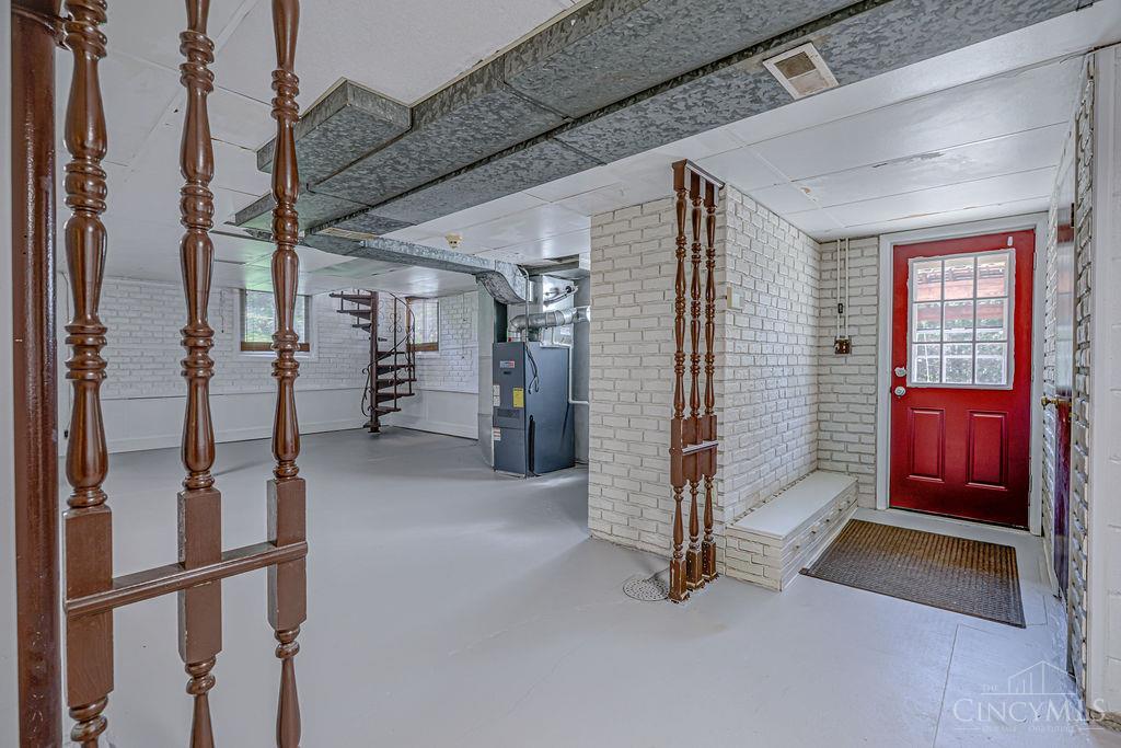 6109 Thompson Road
