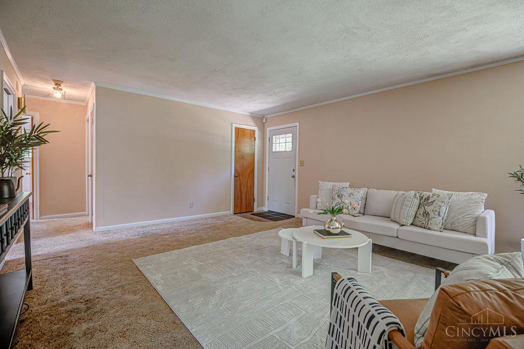 6109 Thompson Road