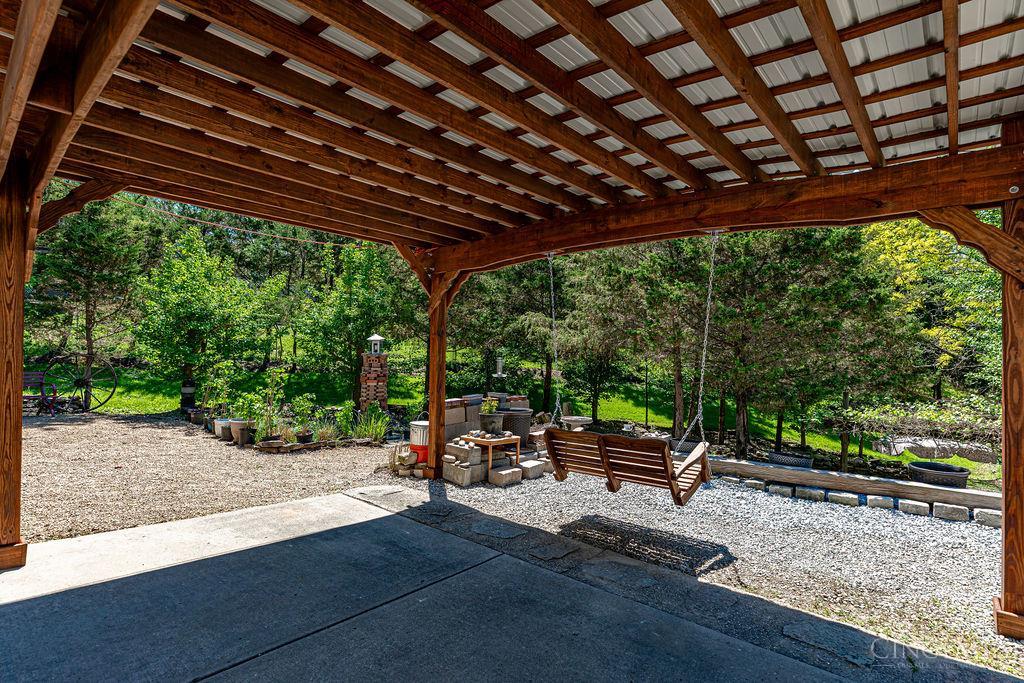 6109 Thompson Road