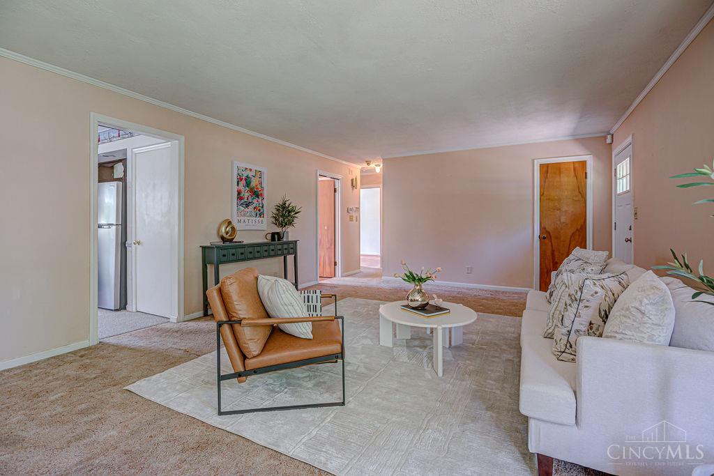 6109 Thompson Road