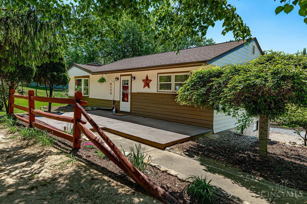 6109 Thompson Road