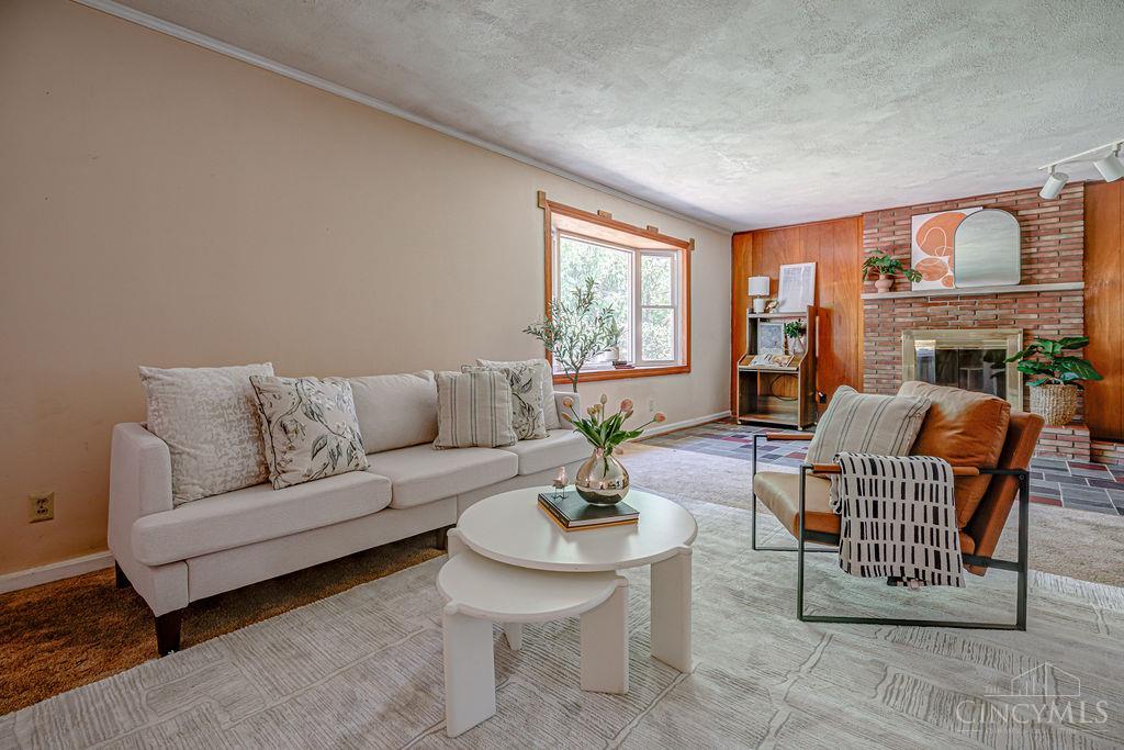 6109 Thompson Road