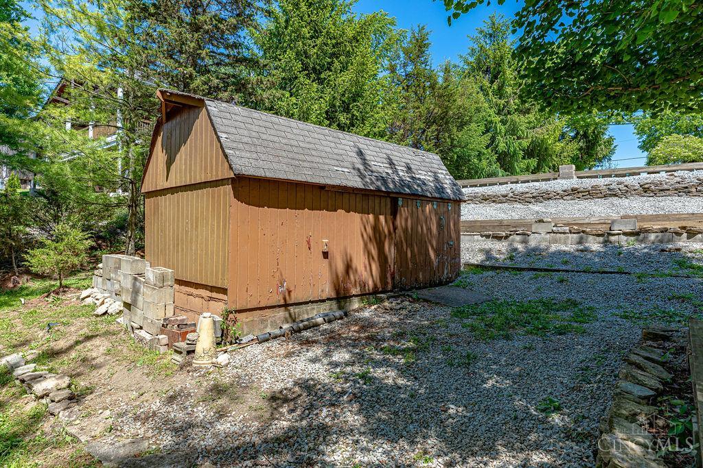 6109 Thompson Road