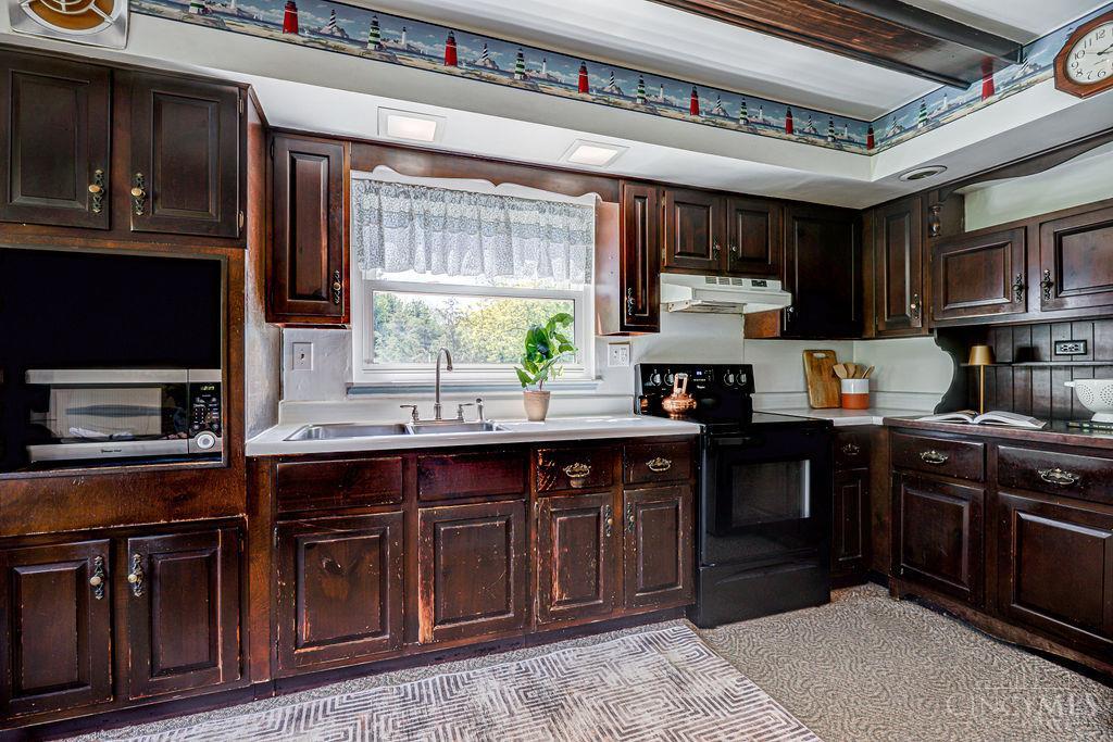 6109 Thompson Road