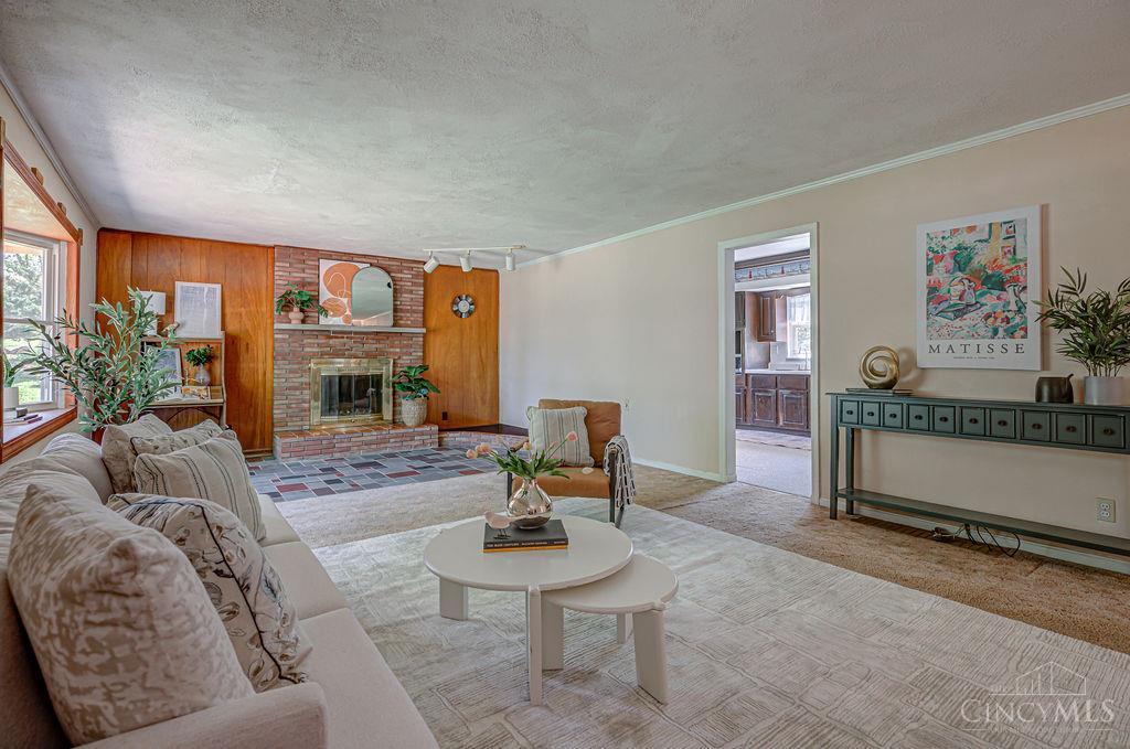 6109 Thompson Road