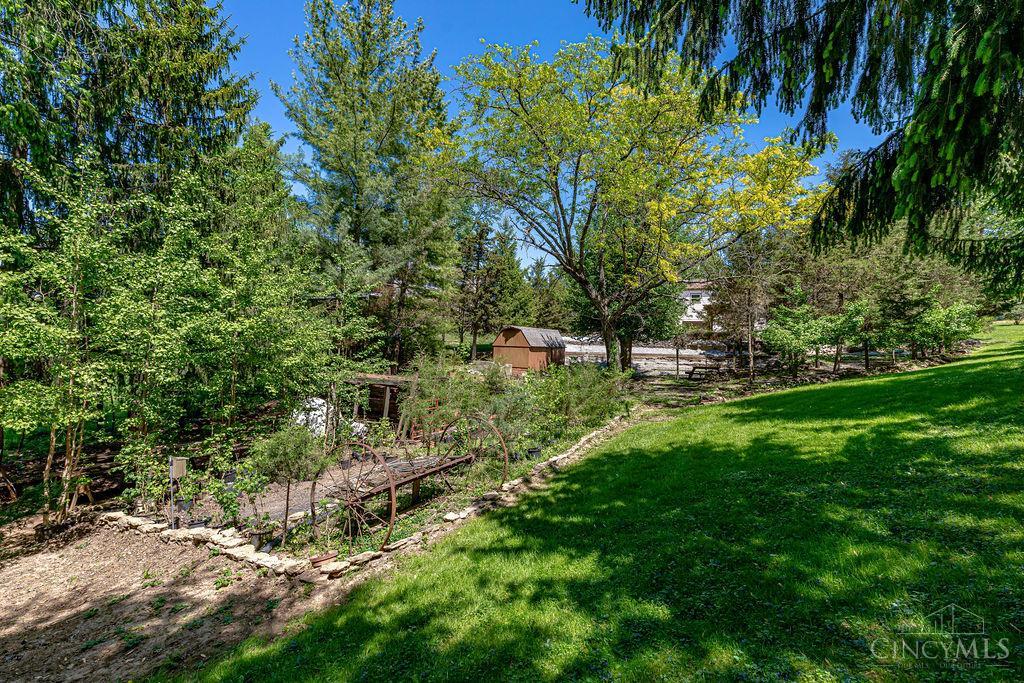 6109 Thompson Road