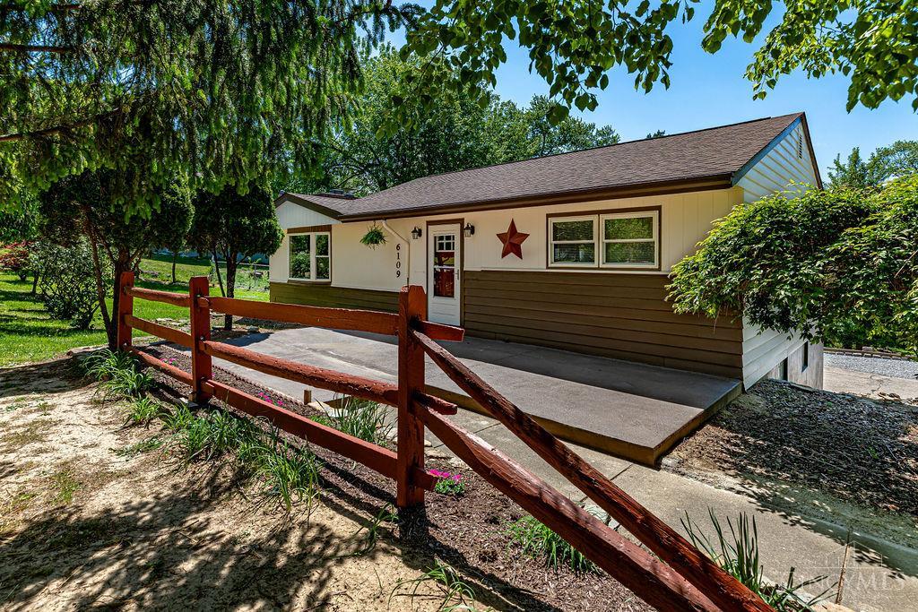 6109 Thompson Road