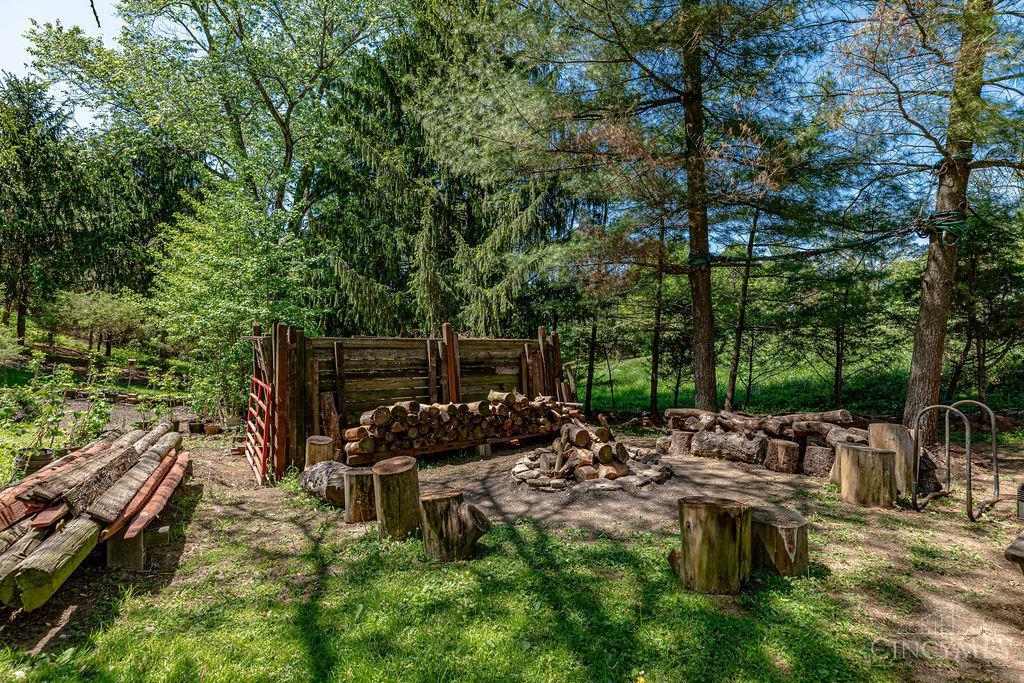 6109 Thompson Road