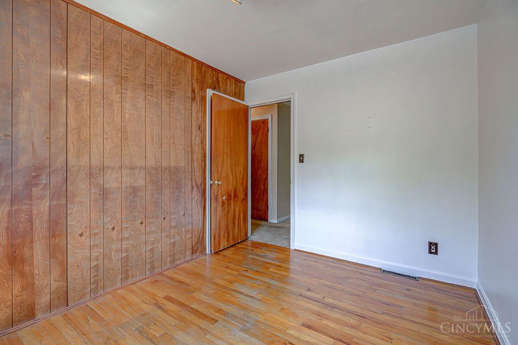 6109 Thompson Road
