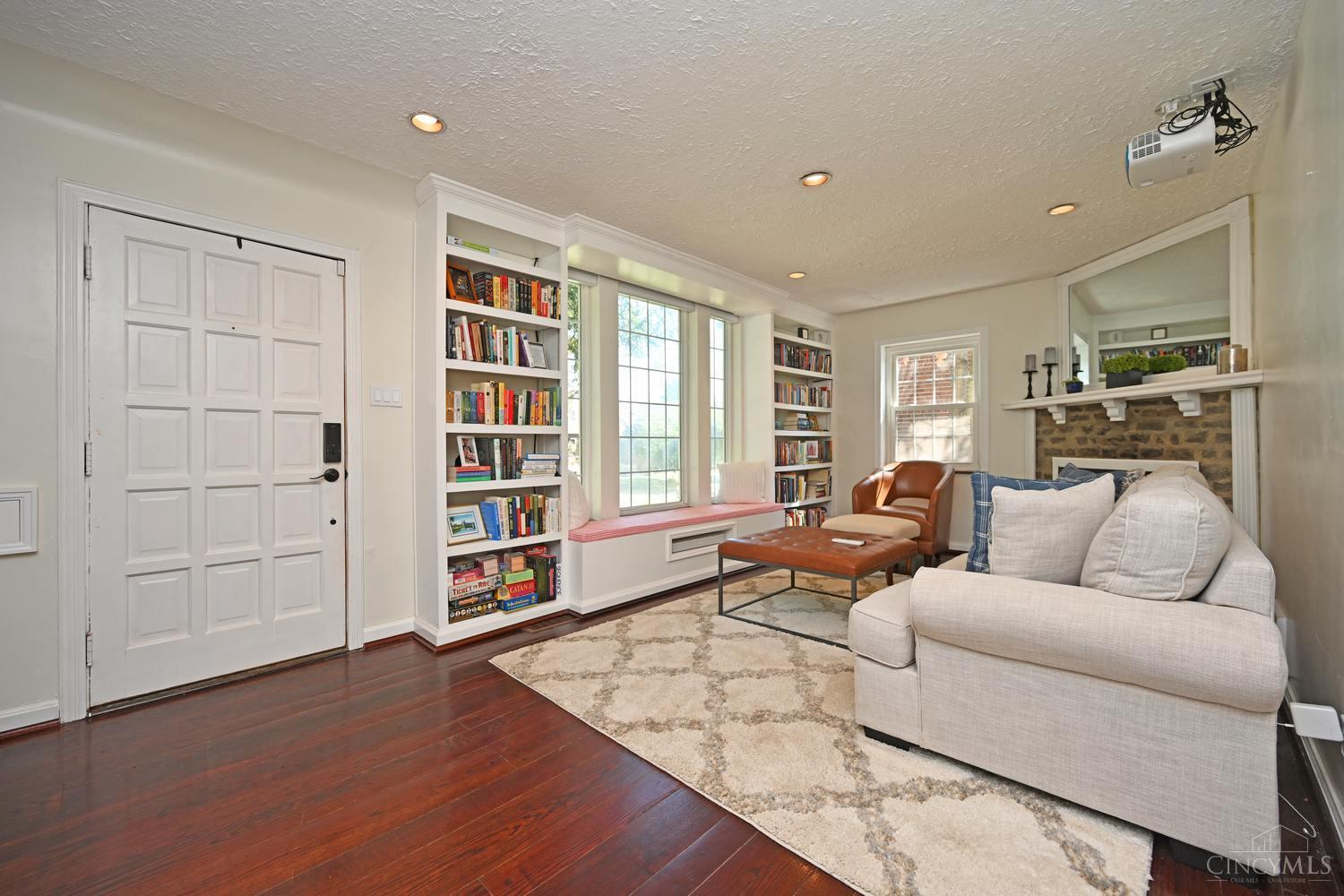3301 Maplecrest Place