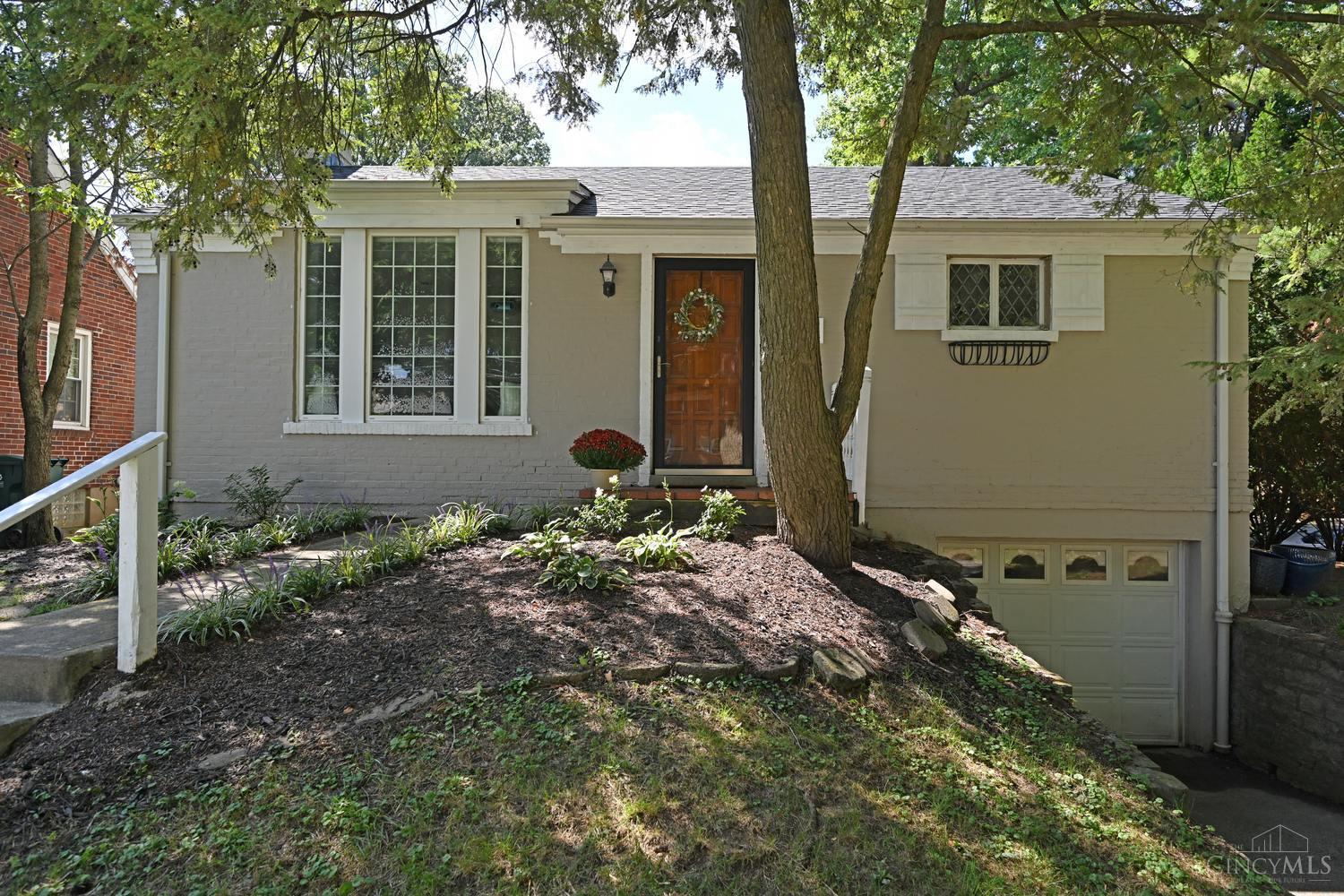 3301 Maplecrest Place