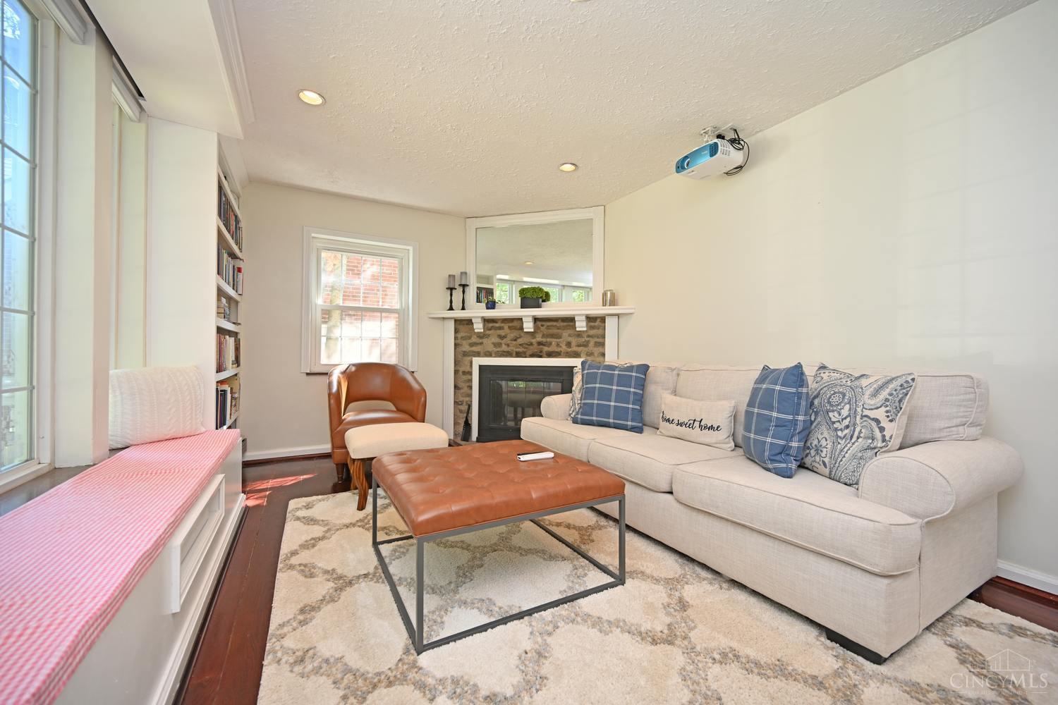 3301 Maplecrest Place