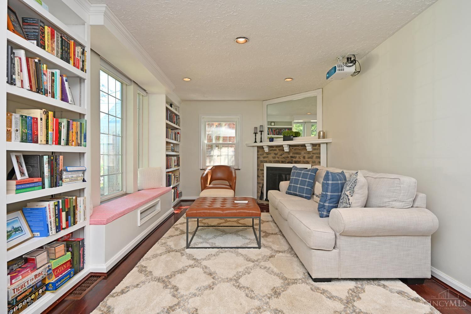 3301 Maplecrest Place
