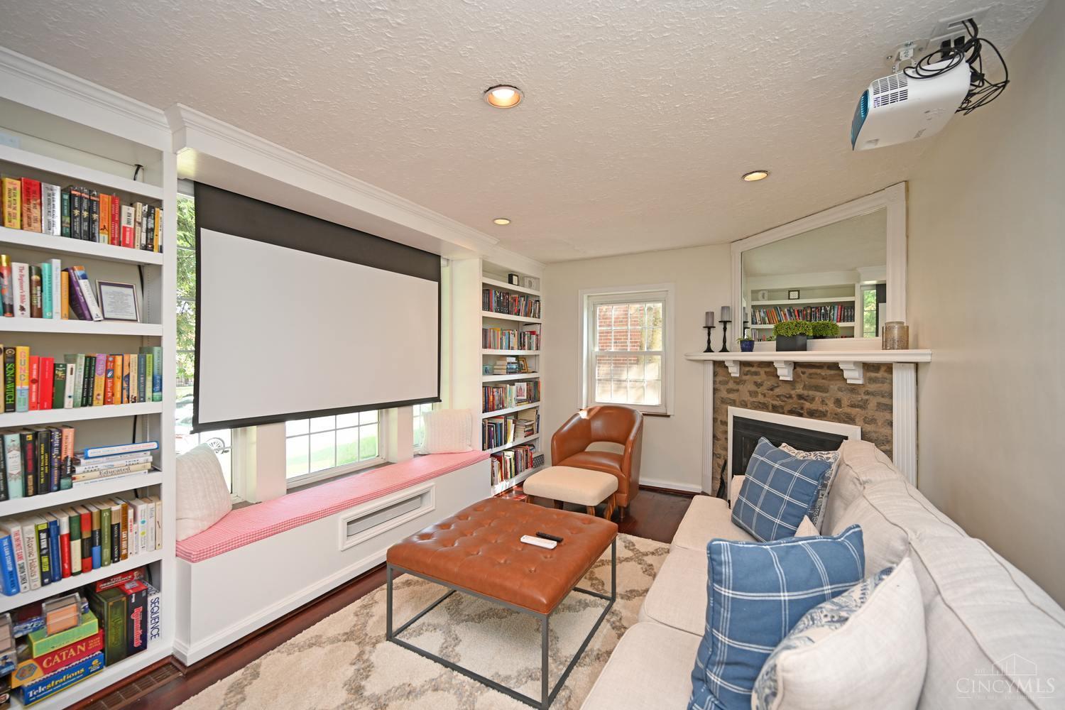 3301 Maplecrest Place