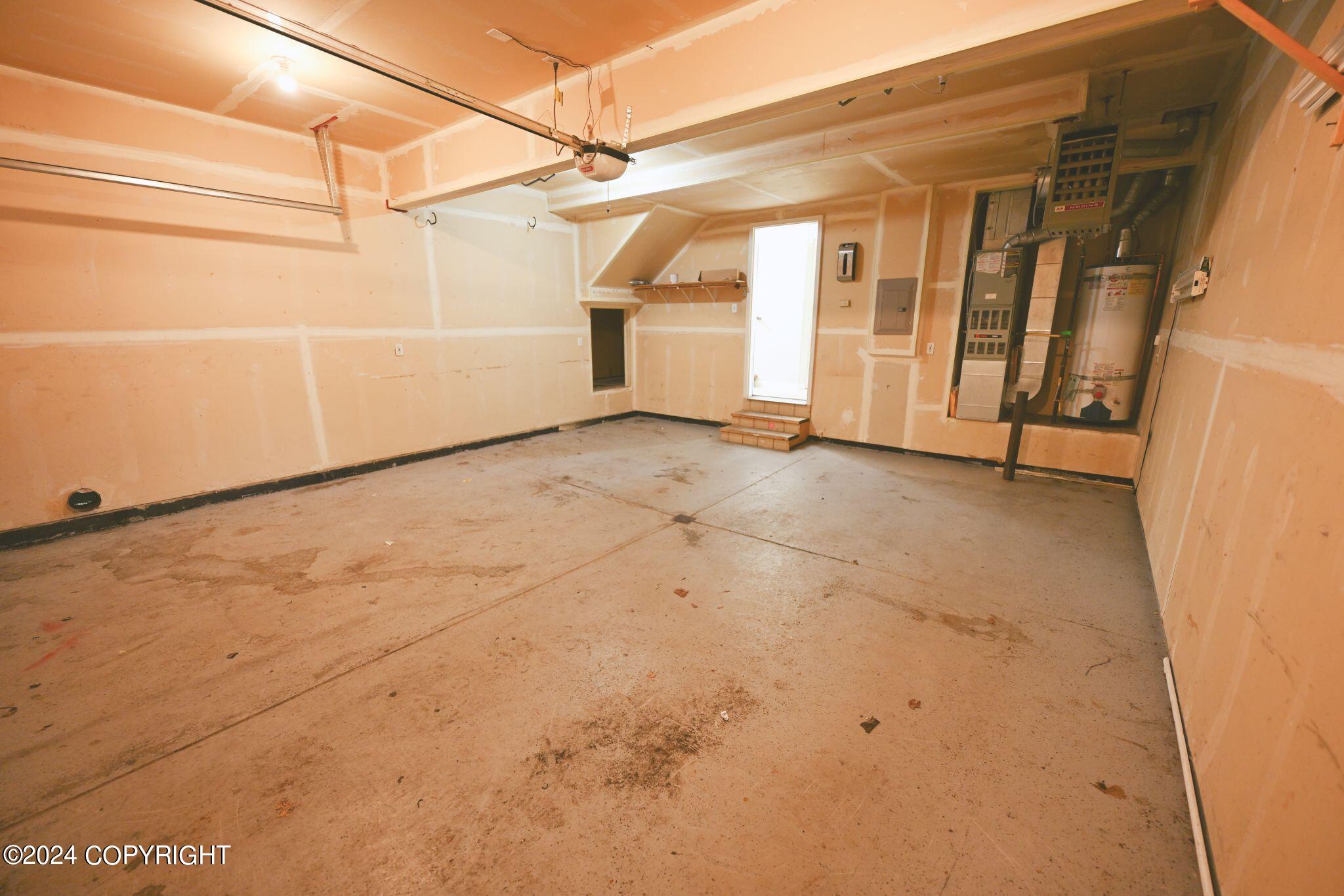 2466 Cloverwood Loop