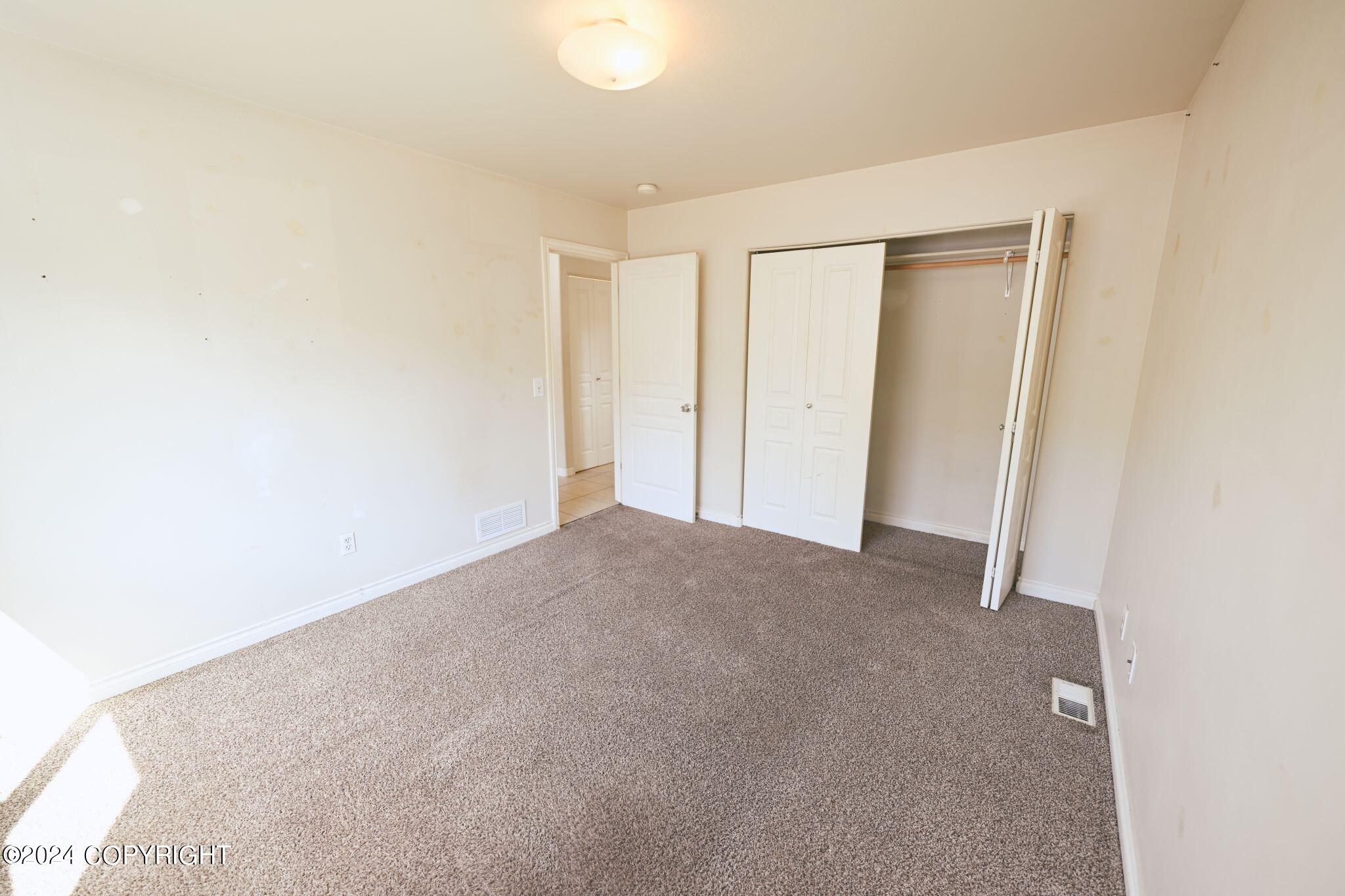 2466 Cloverwood Loop