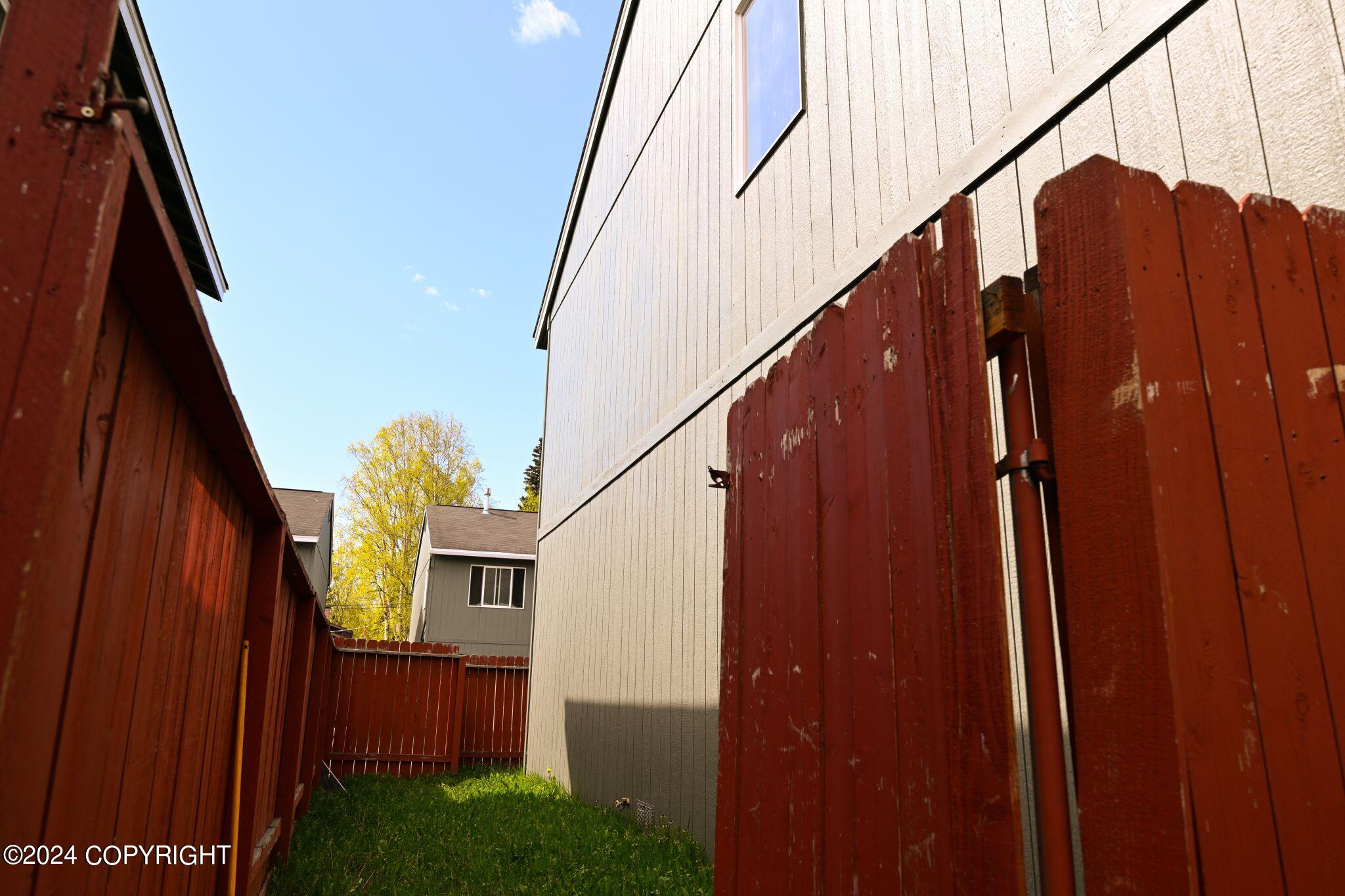 2466 Cloverwood Loop