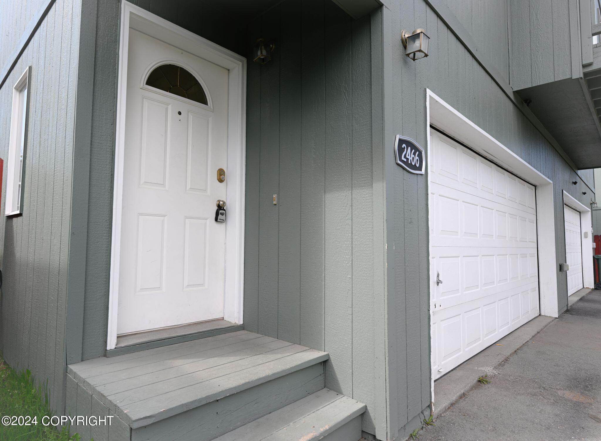 2466 Cloverwood Loop
