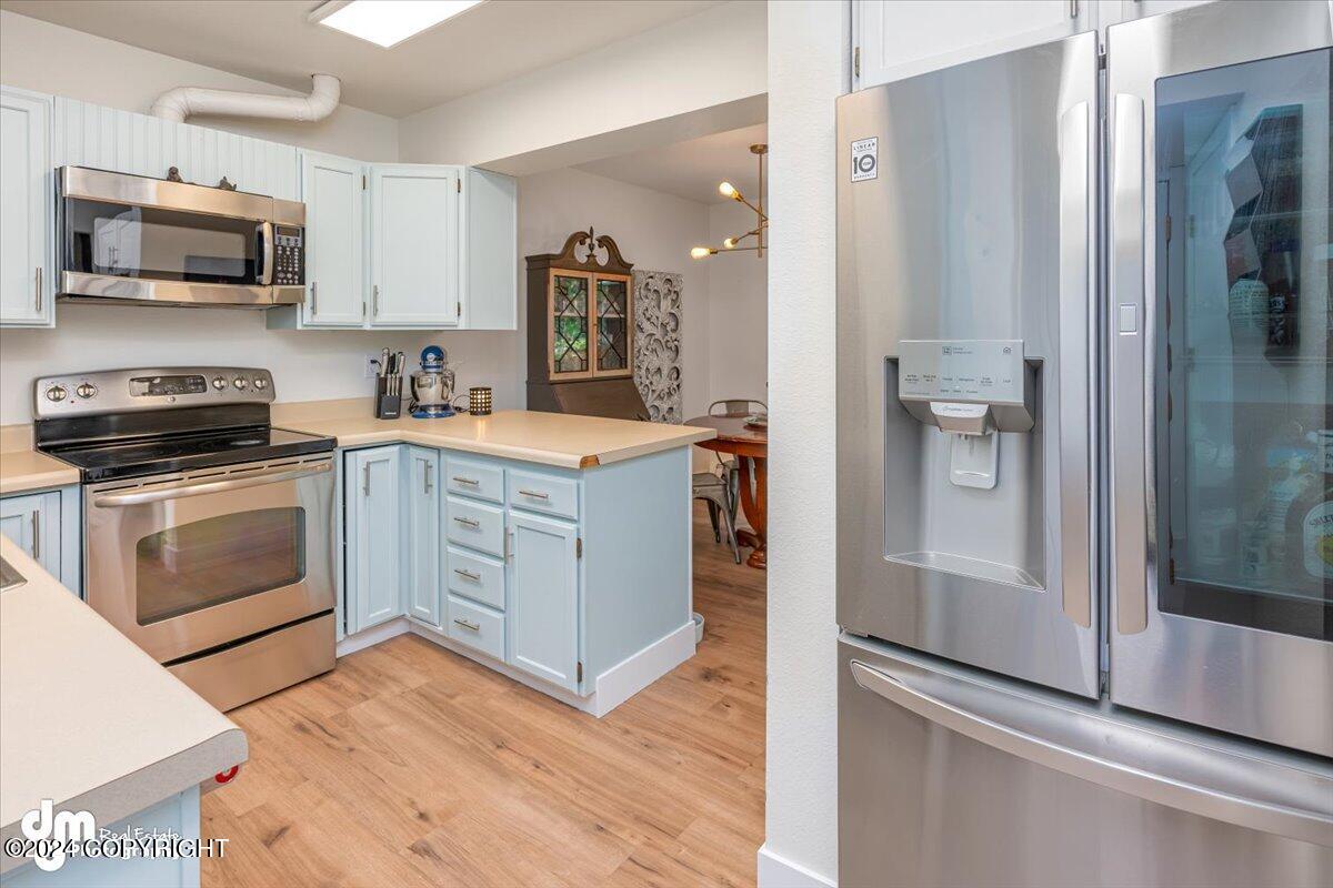 907 W 80th Avenue