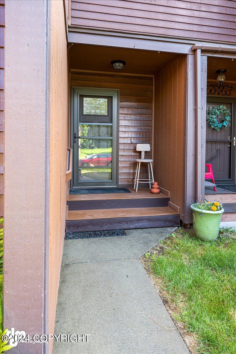 907 W 80th Avenue