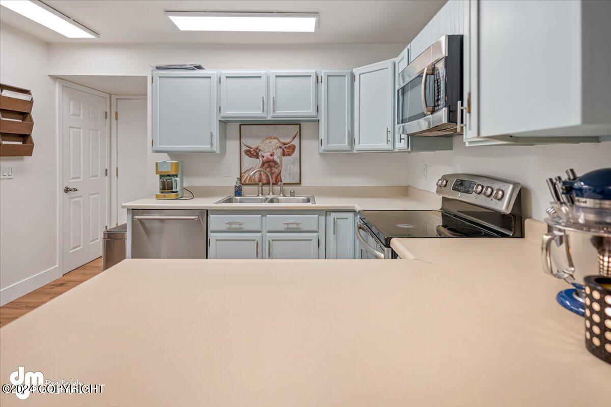 907 W 80th Avenue