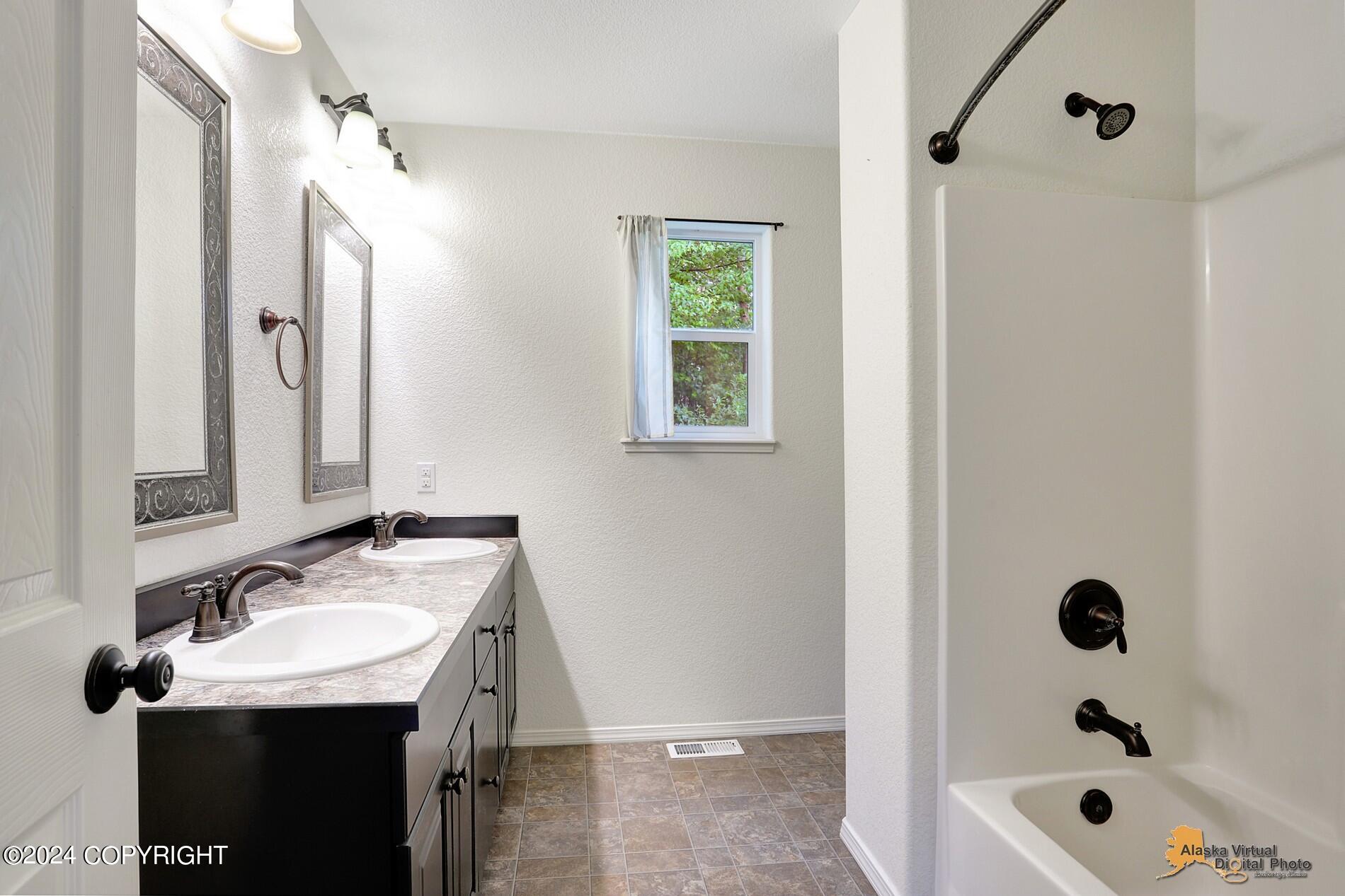 415 N Pine Ridge Loop