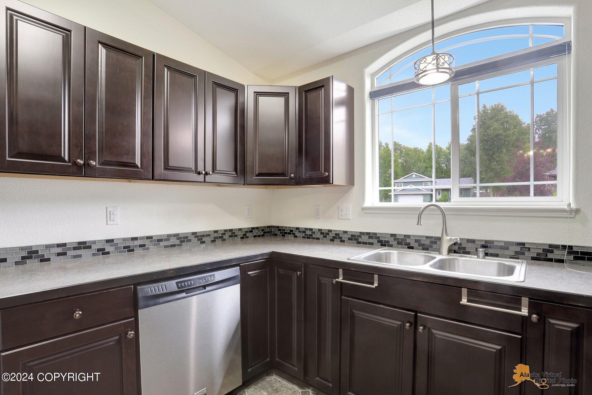 415 N Pine Ridge Loop