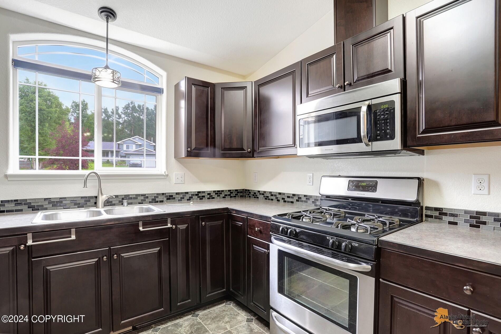 415 N Pine Ridge Loop