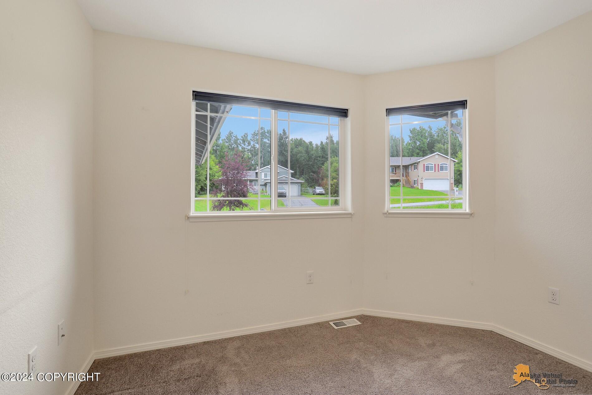 415 N Pine Ridge Loop