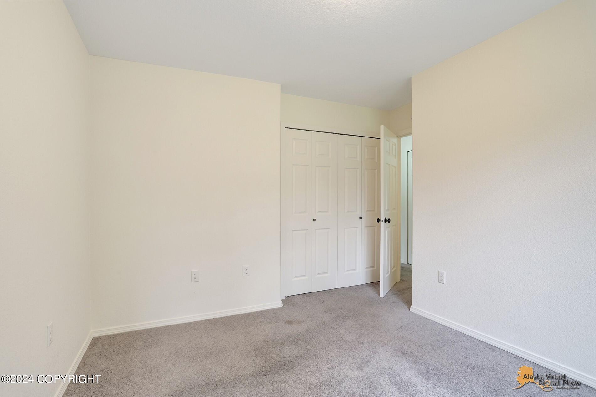 415 N Pine Ridge Loop