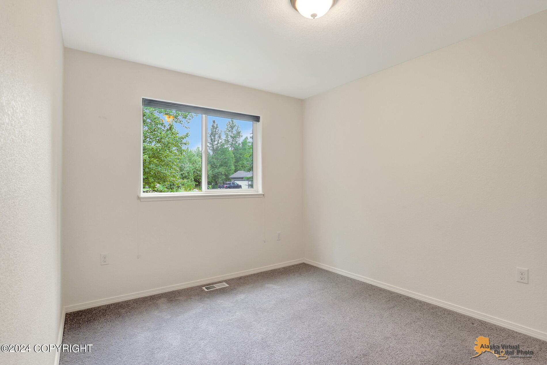 415 N Pine Ridge Loop