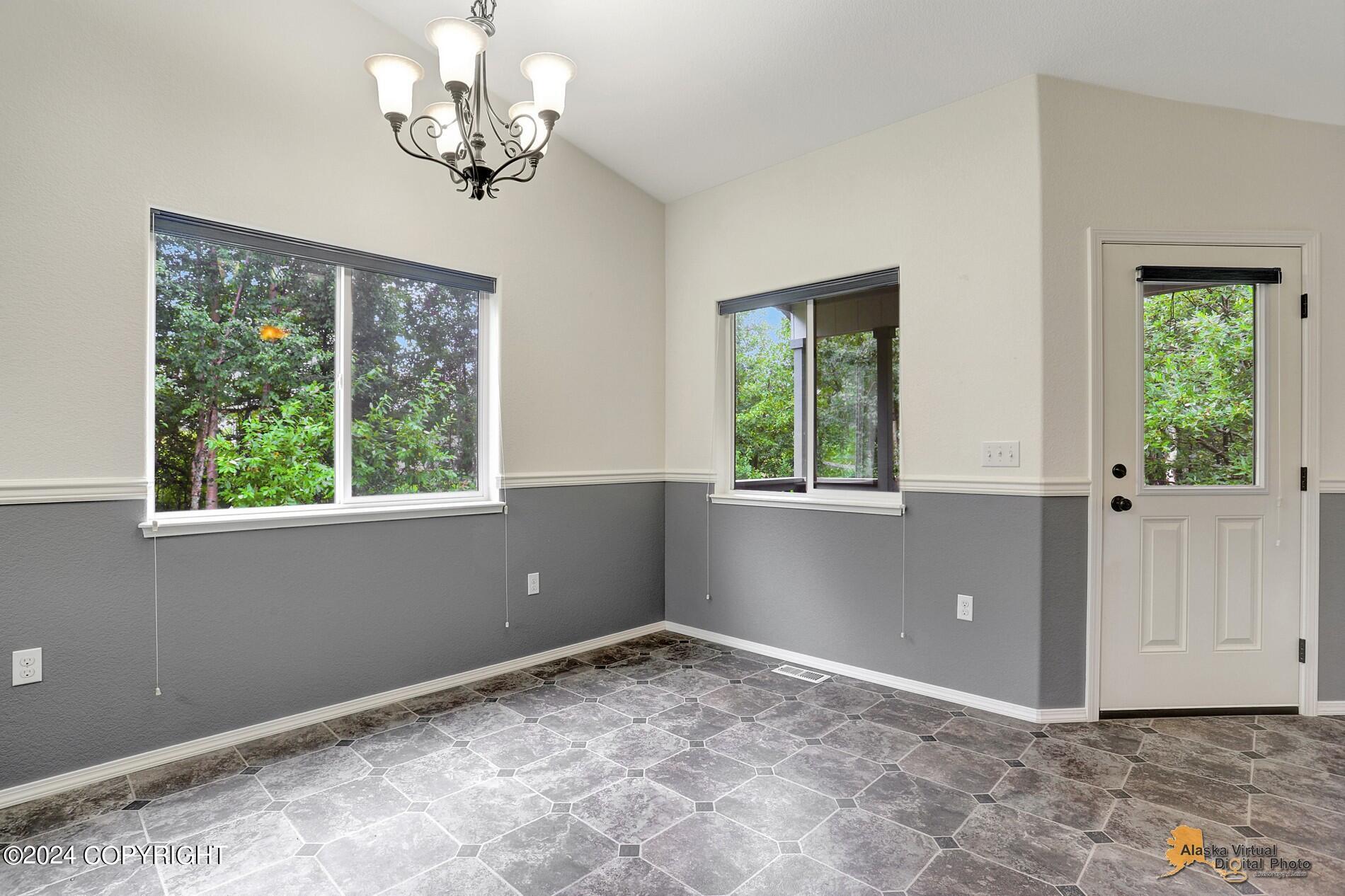 415 N Pine Ridge Loop