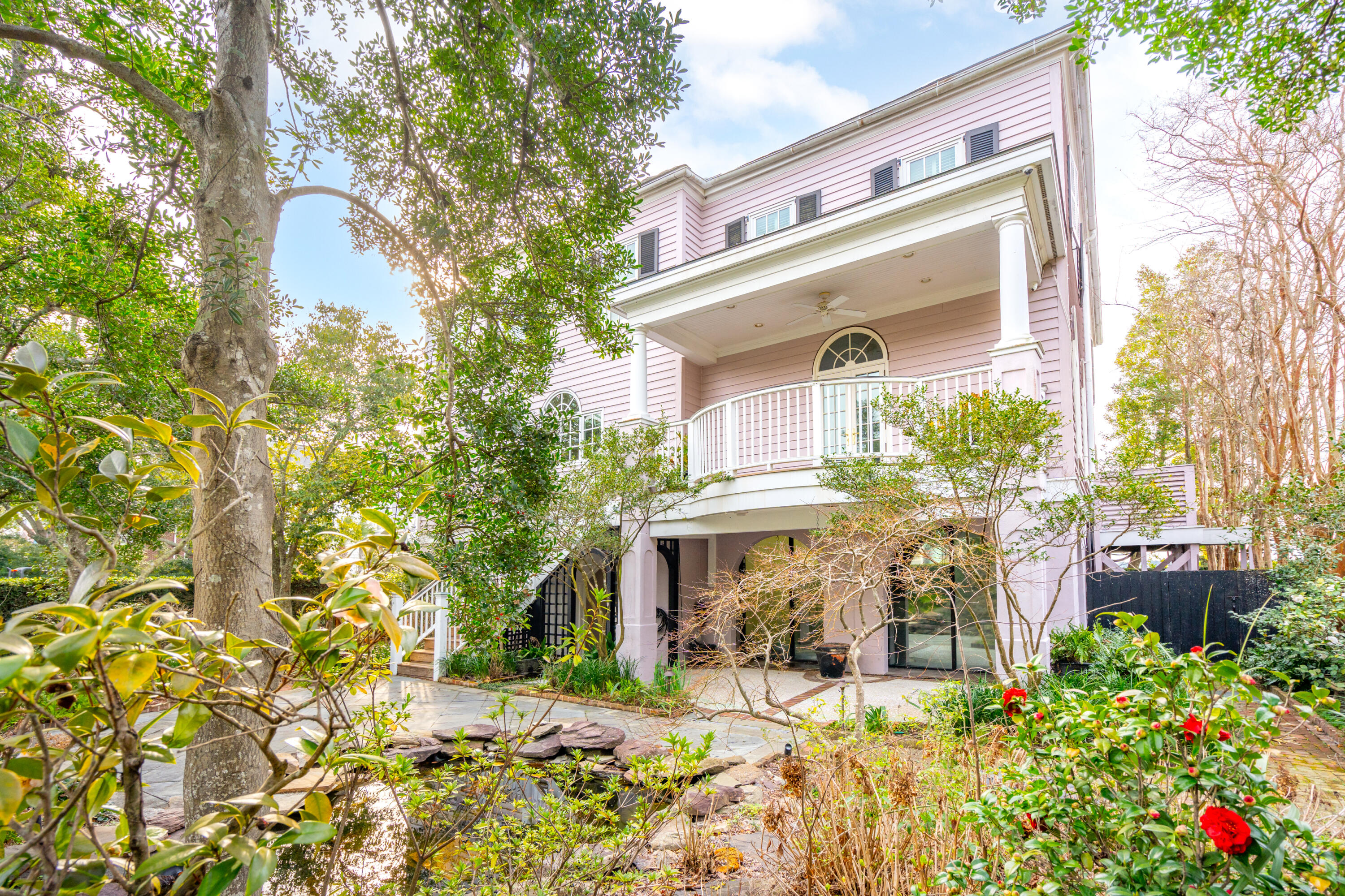 18 Murray Boulevard