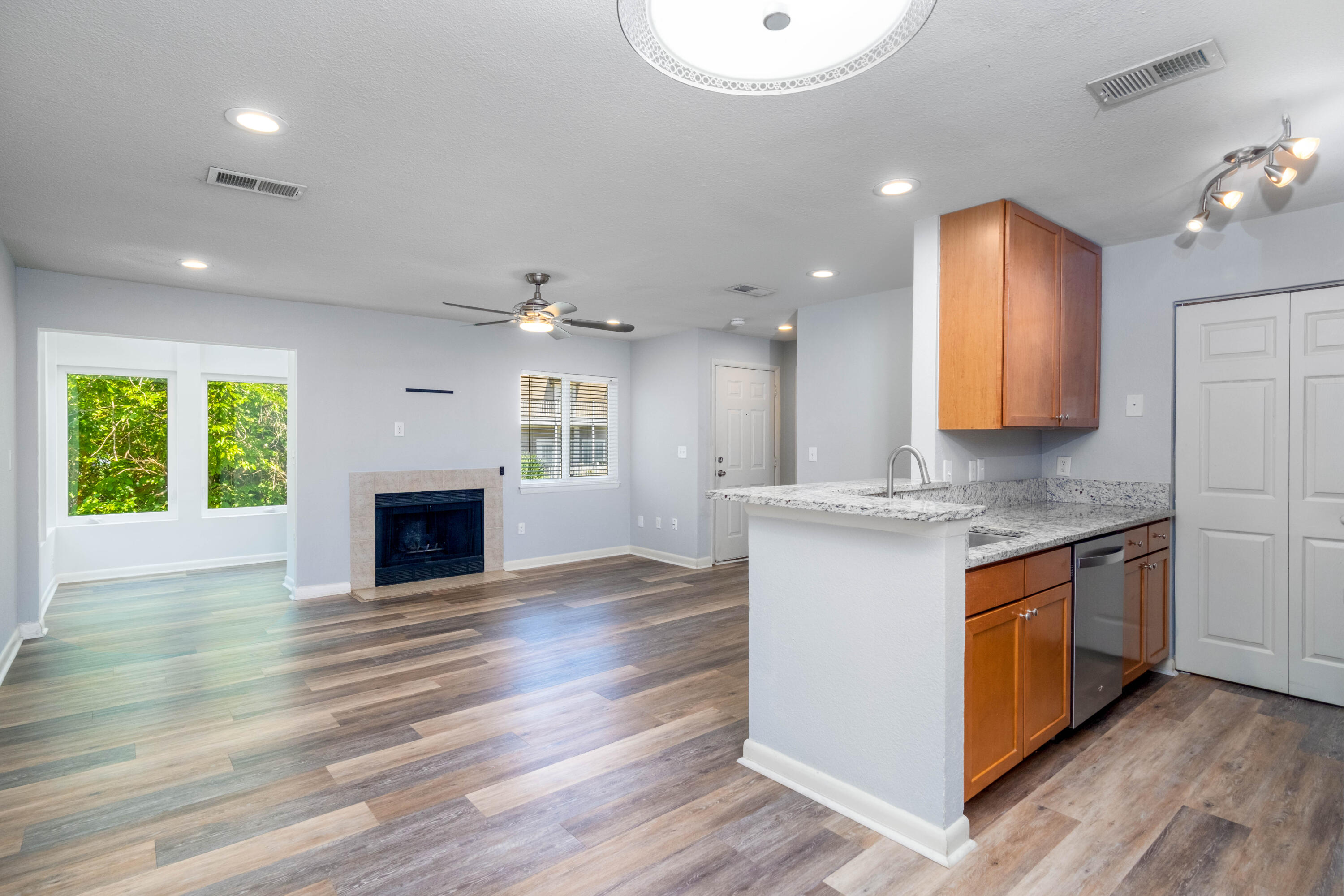 264 Alexandra Drive # 16