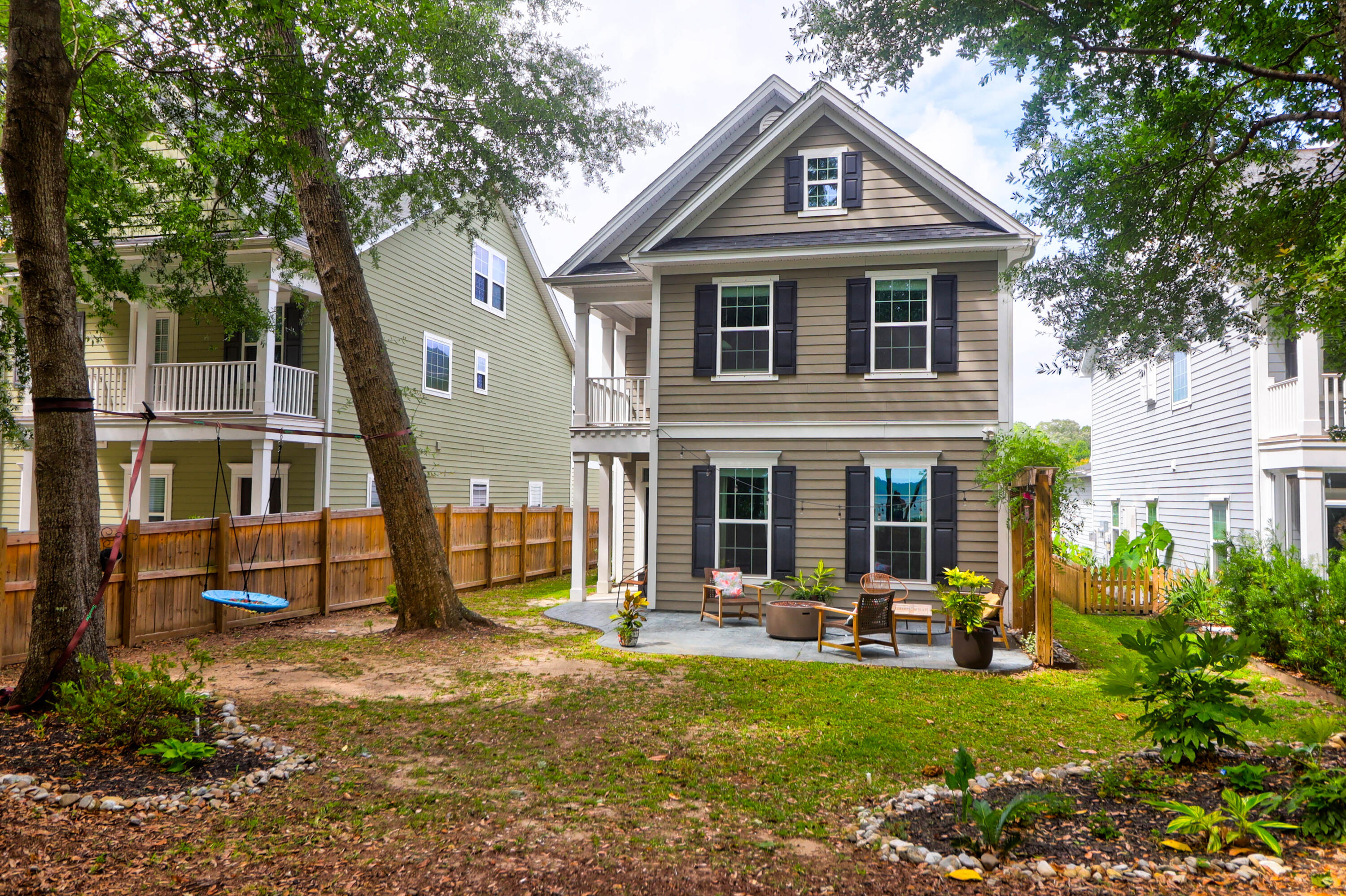 3166 Riverine View