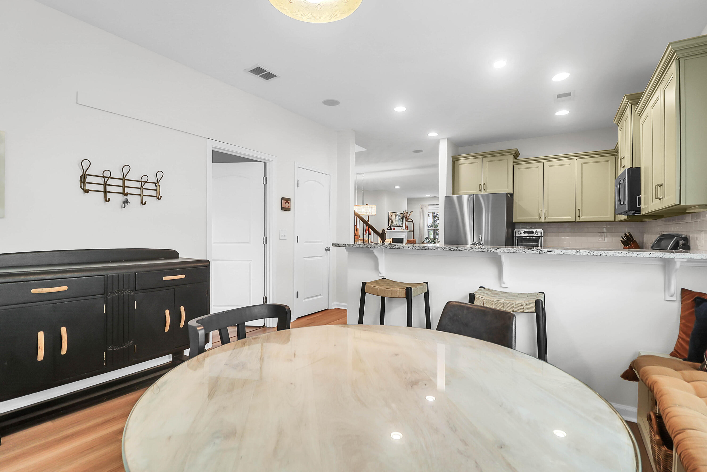3166 Riverine View