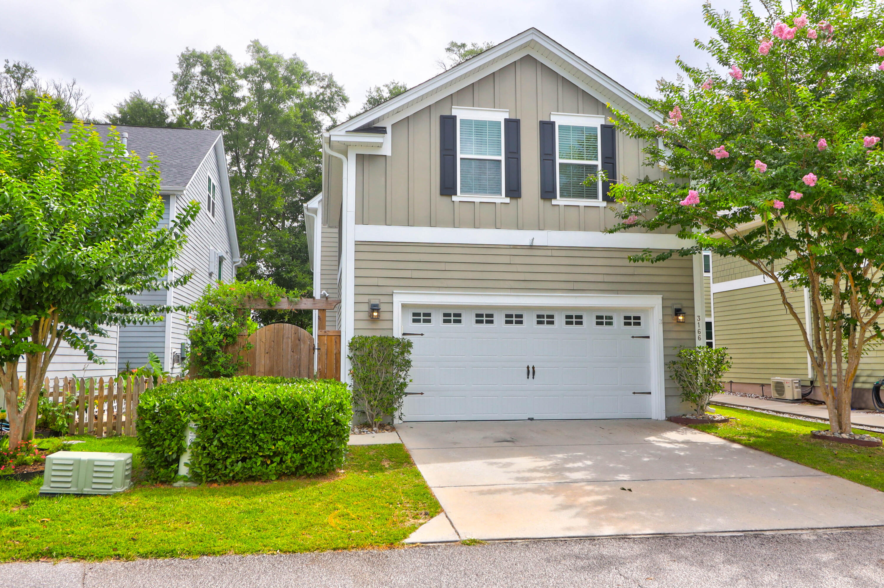 3166 Riverine View