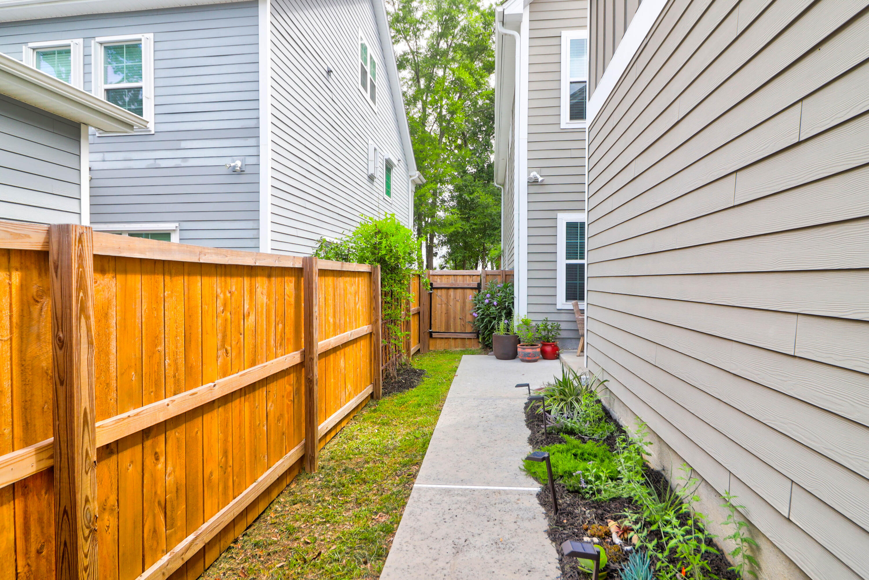 3166 Riverine View