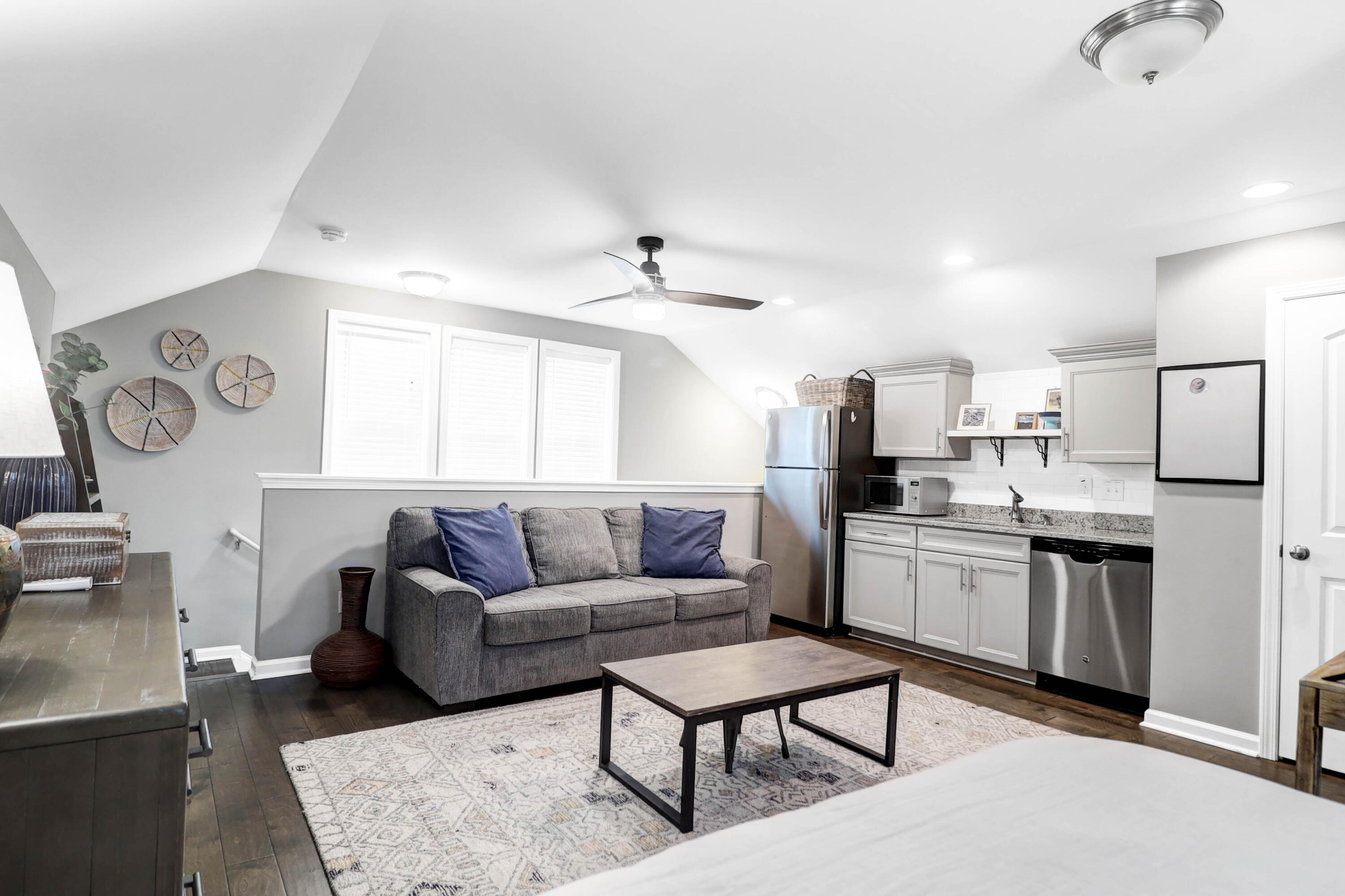 3166 Riverine View