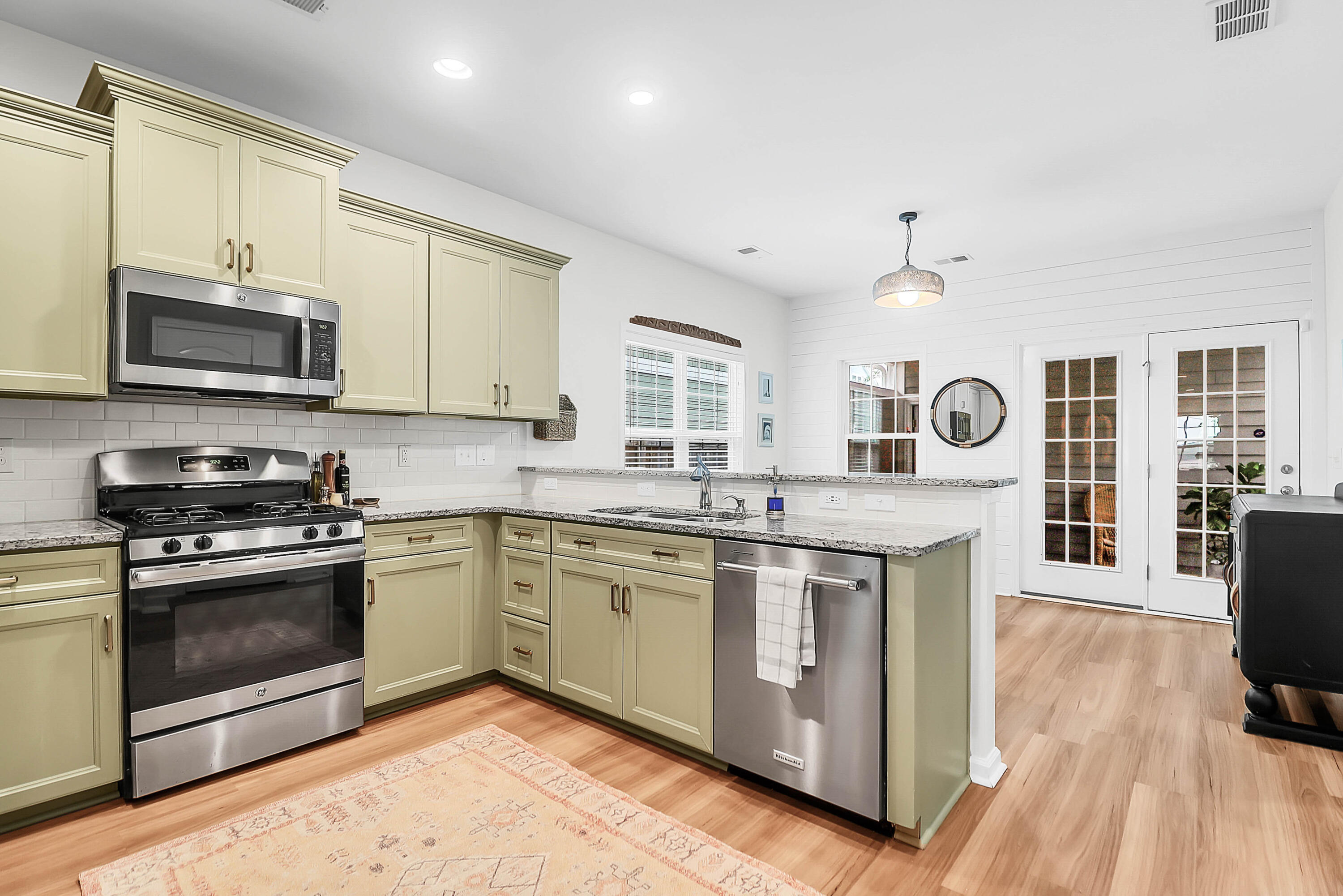 3166 Riverine View