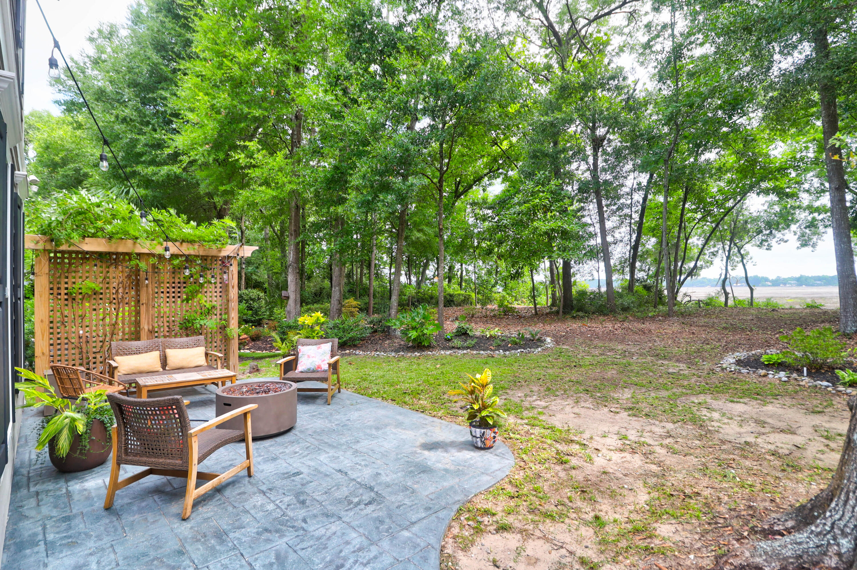 3166 Riverine View
