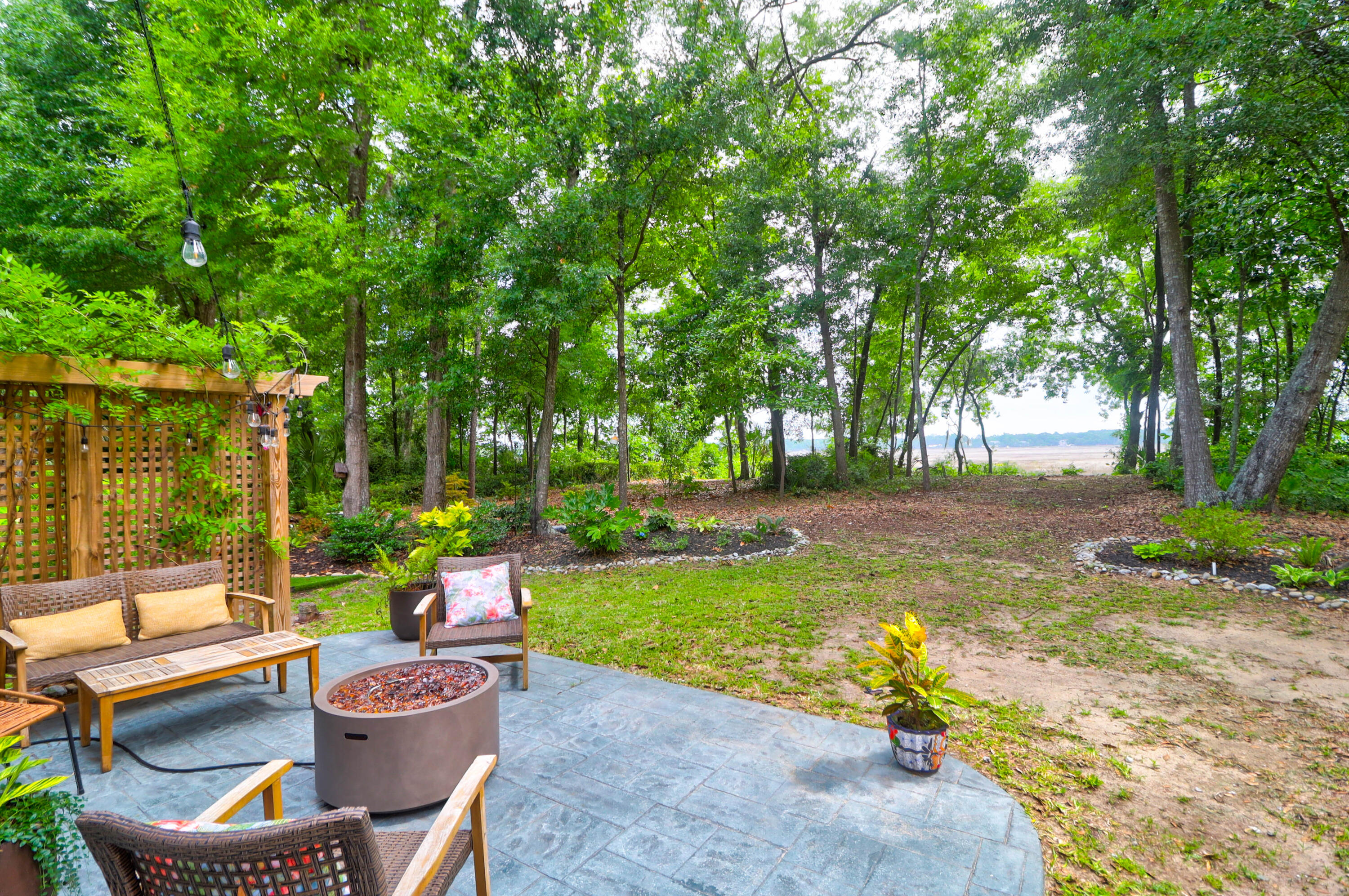 3166 Riverine View
