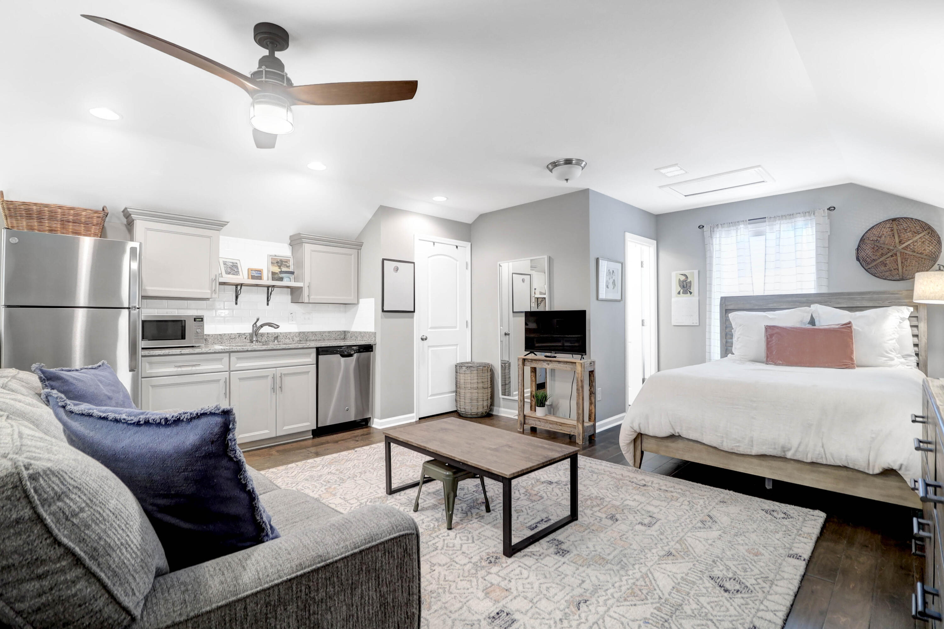 3166 Riverine View