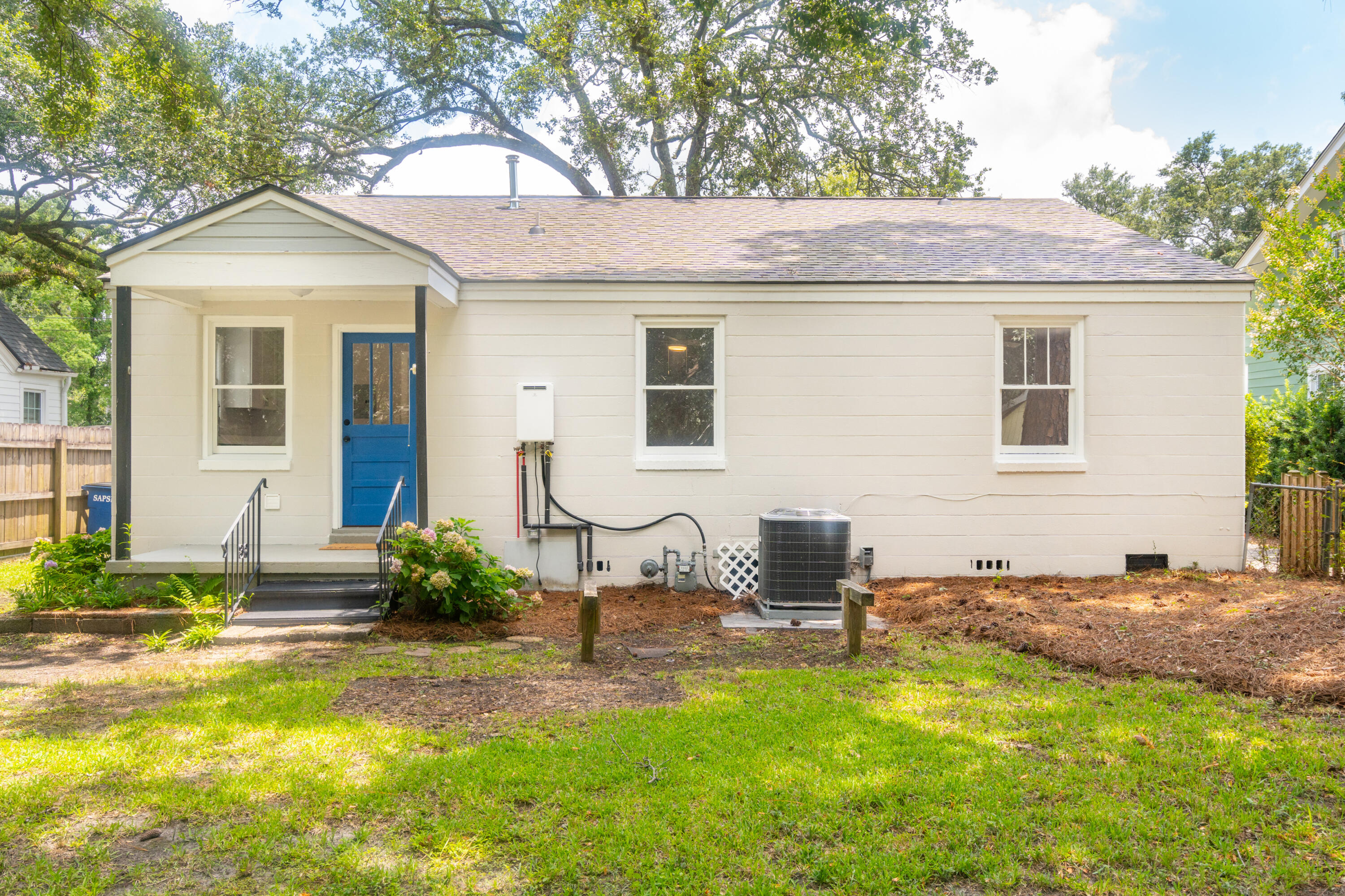 10 Live Oak Avenue