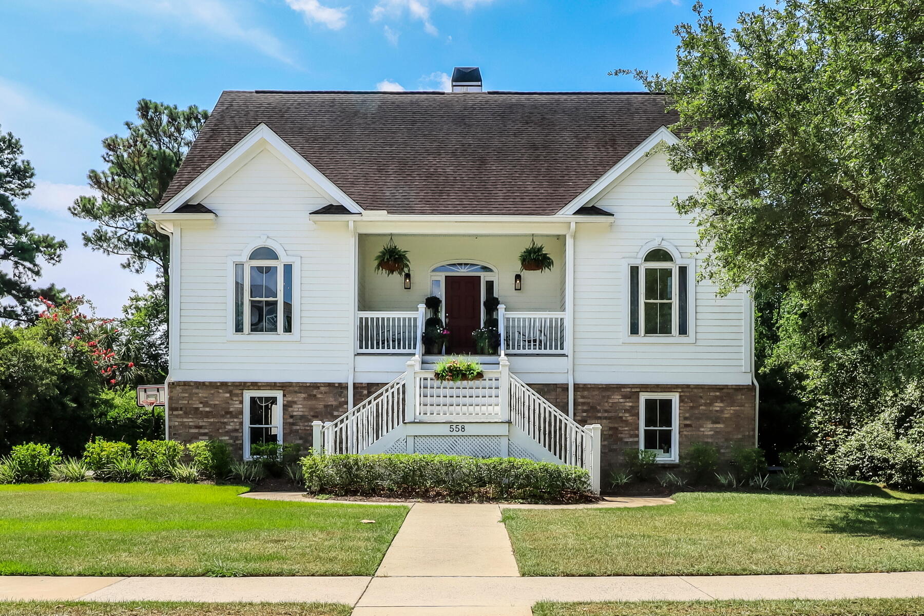 558 Island Walk E