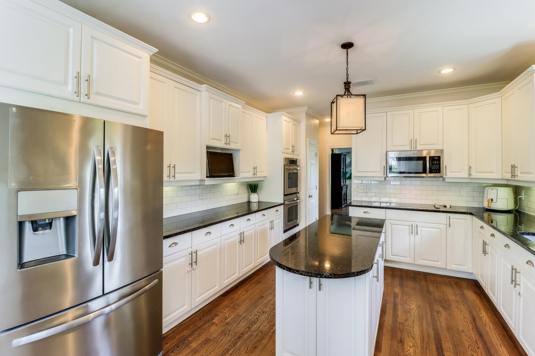 558 Island Walk E