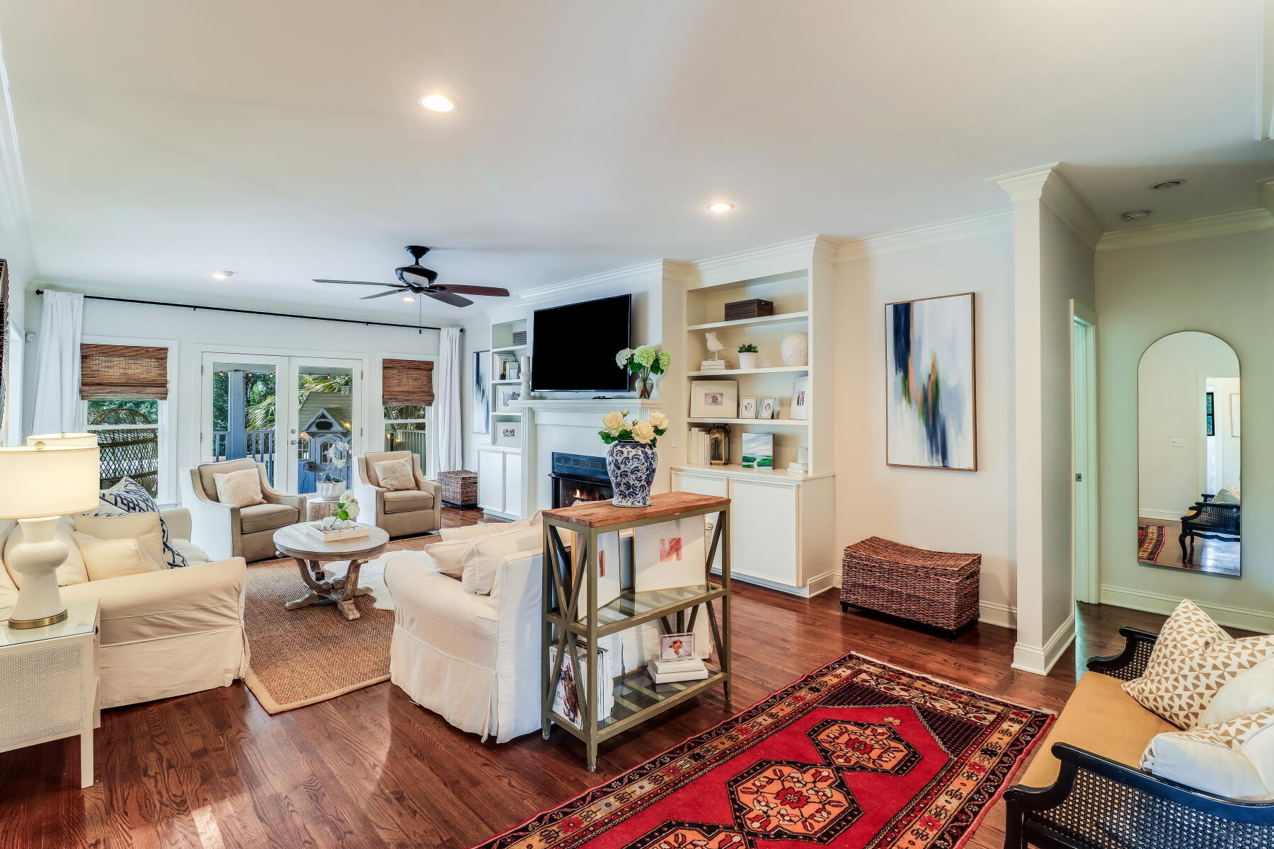 558 Island Walk E