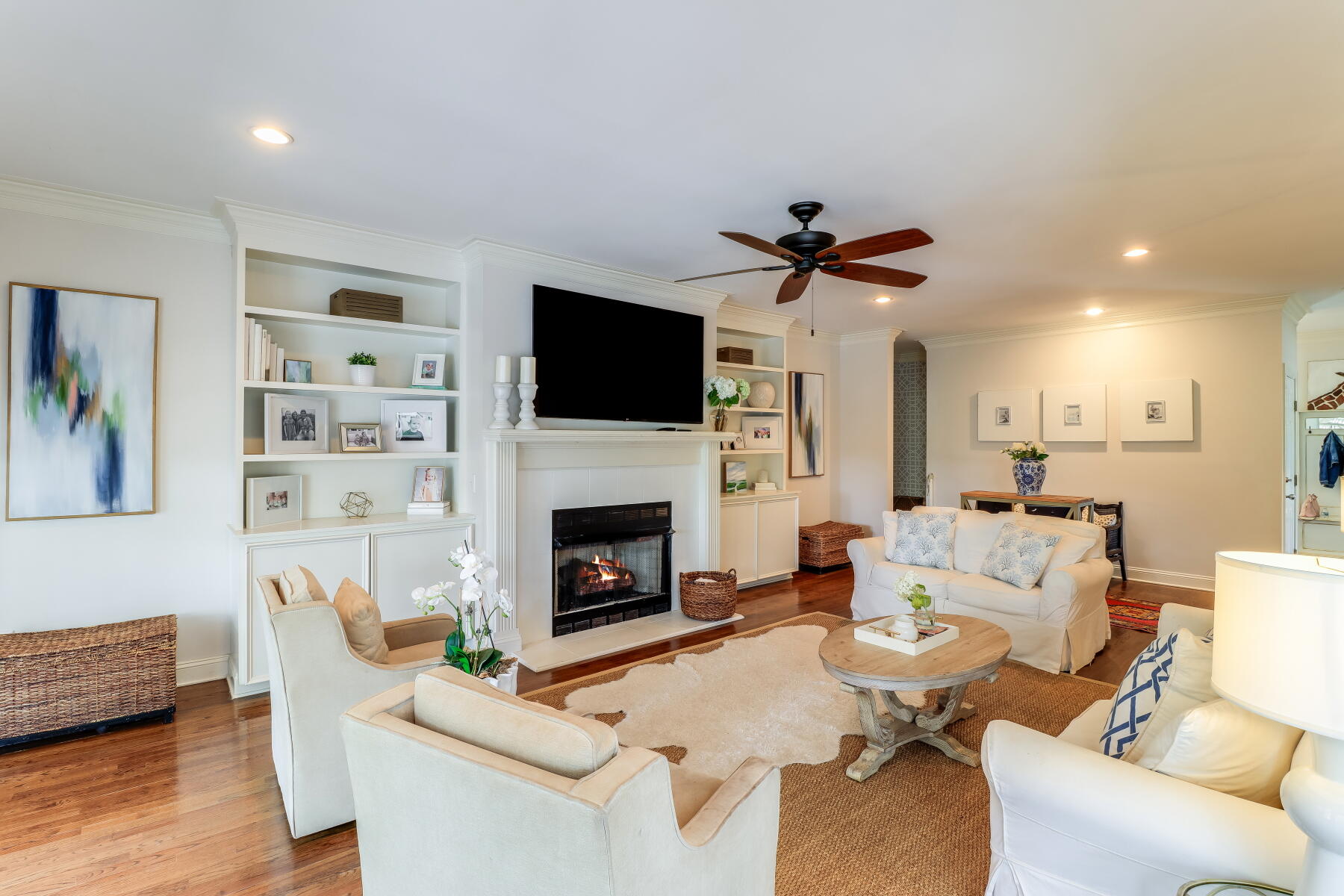 558 Island Walk E